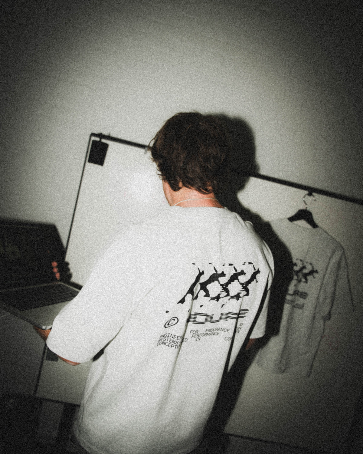 NDURE TEE